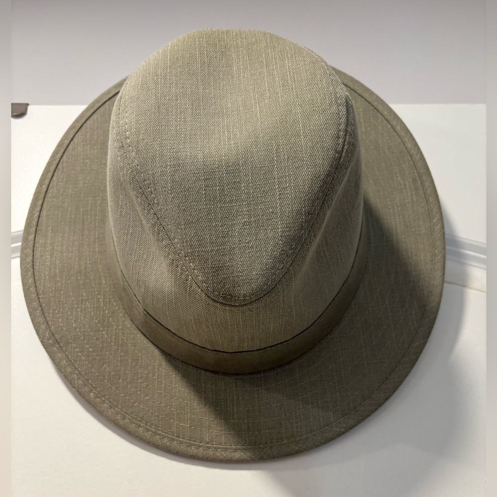 🏆 Stylish Tan Fedora Hat
